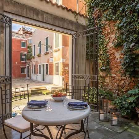 Appartamento Garden Mansion With Private Mooring R&R Venezia Esterno foto